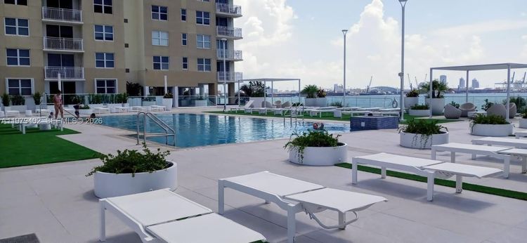 Isola #911 image #18