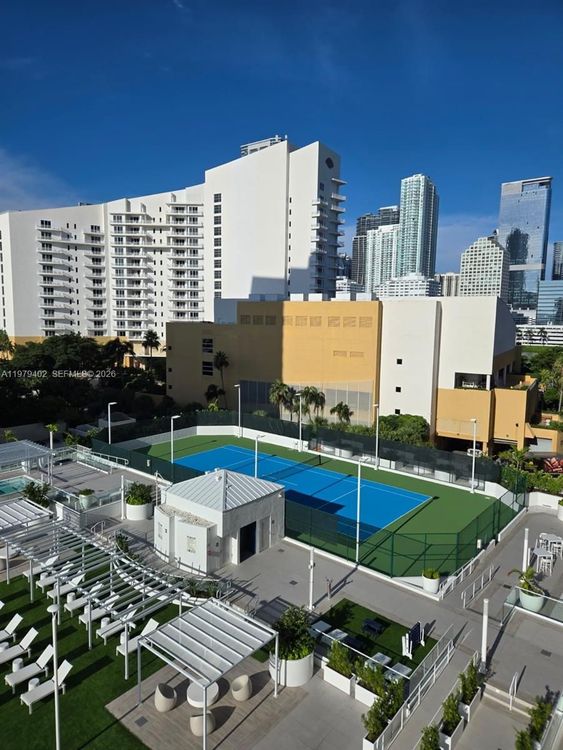 Isola #911 image #19