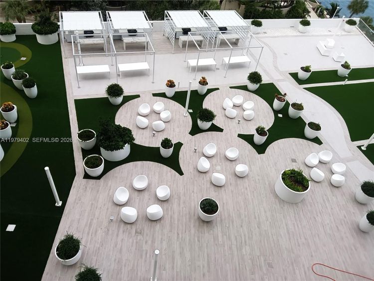 Isola #911 image #21