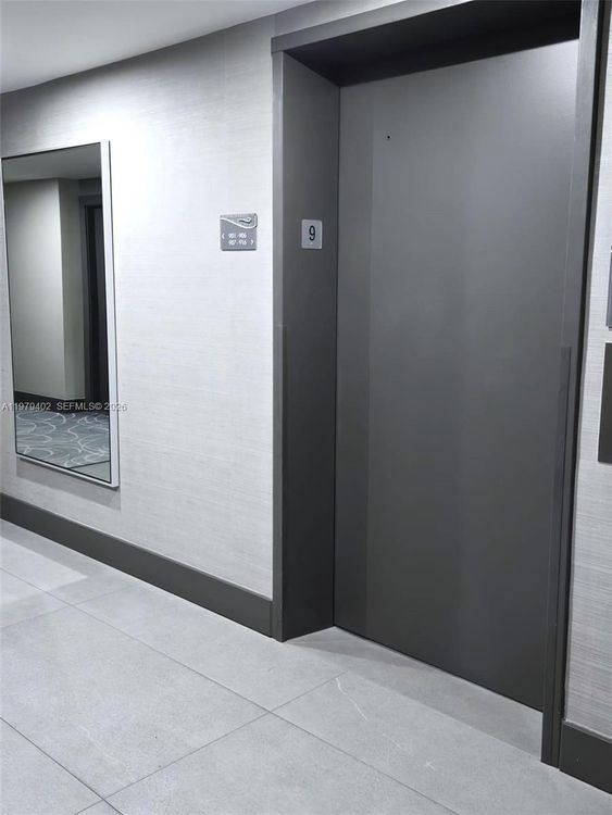 Isola #911 image #24