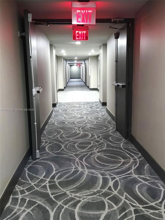 Isola #911 image #25