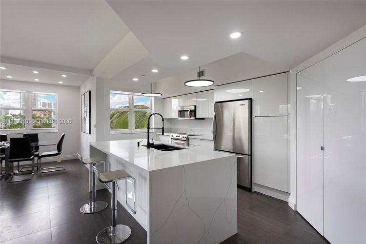 Turnberry Village #311 image #6