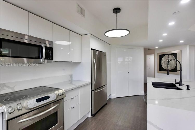 Turnberry Village #311 image #7