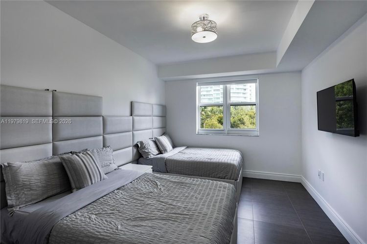 Turnberry Village #311 image #9