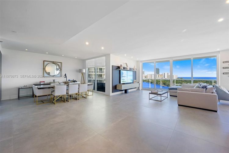 One Island Place #1101 image #10