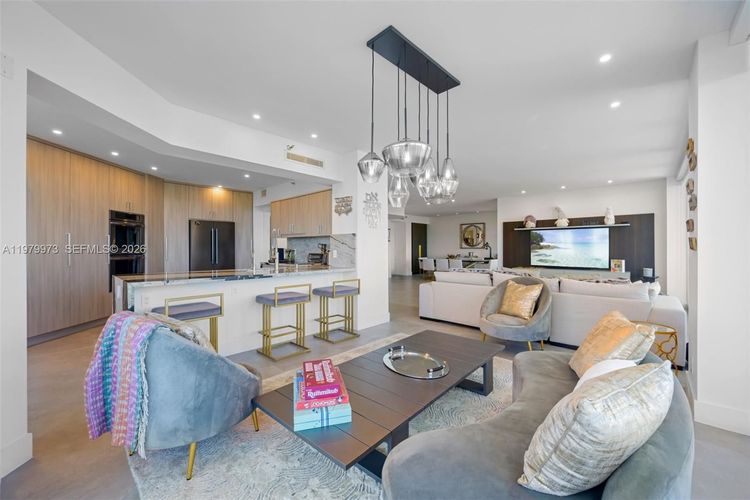 One Island Place #1101 image #12