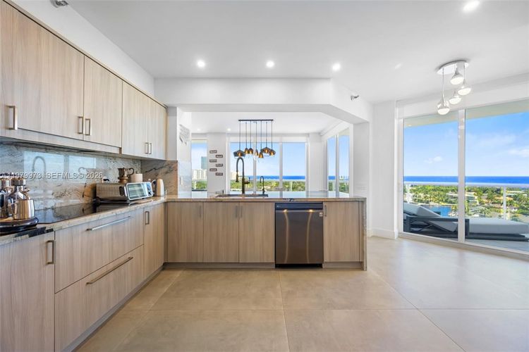 One Island Place #1101 image #15