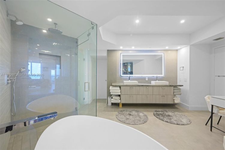 One Island Place #1101 image #21