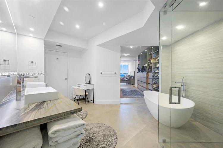 One Island Place #1101 image #23