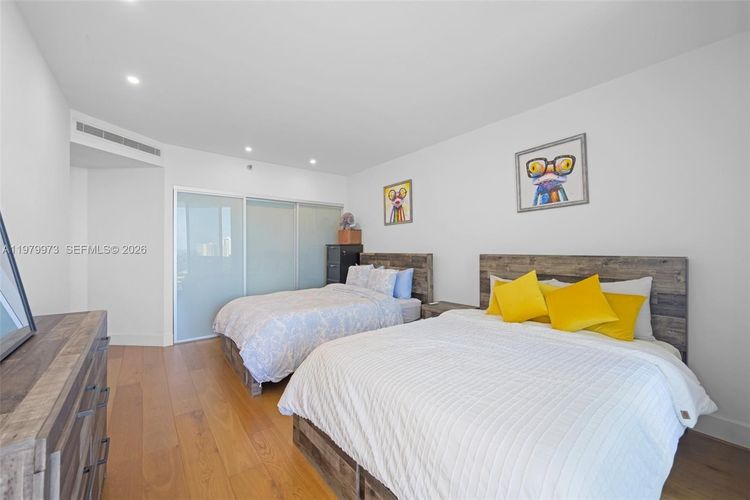 One Island Place #1101 image #25