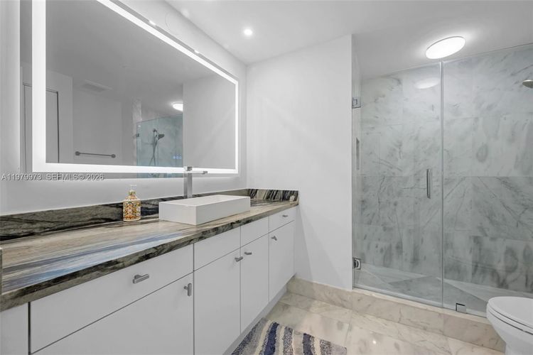 One Island Place #1101 image #26