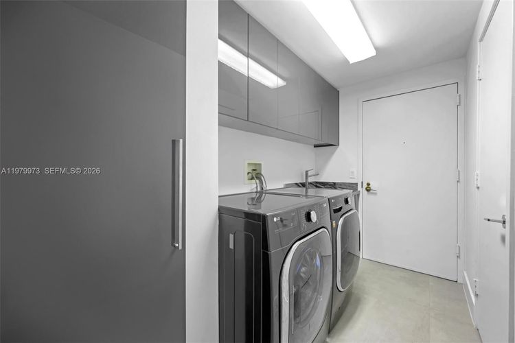 One Island Place #1101 image #27