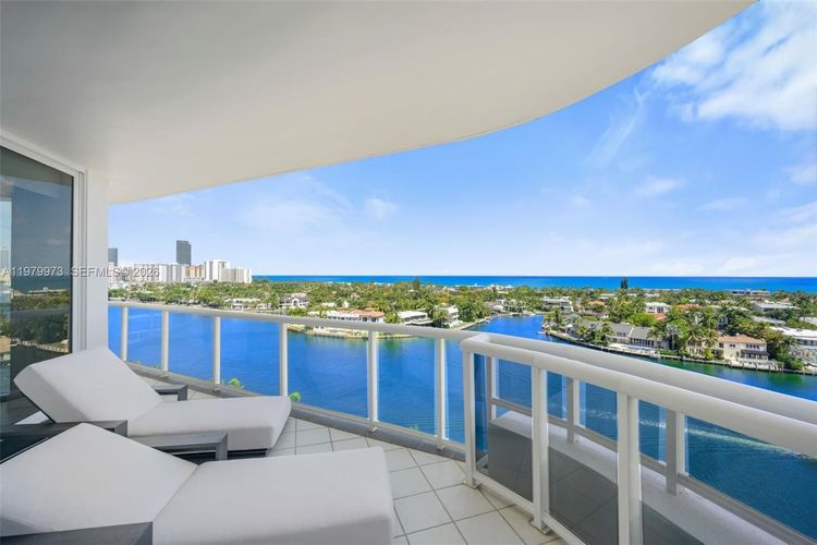 One Island Place #1101 image #28