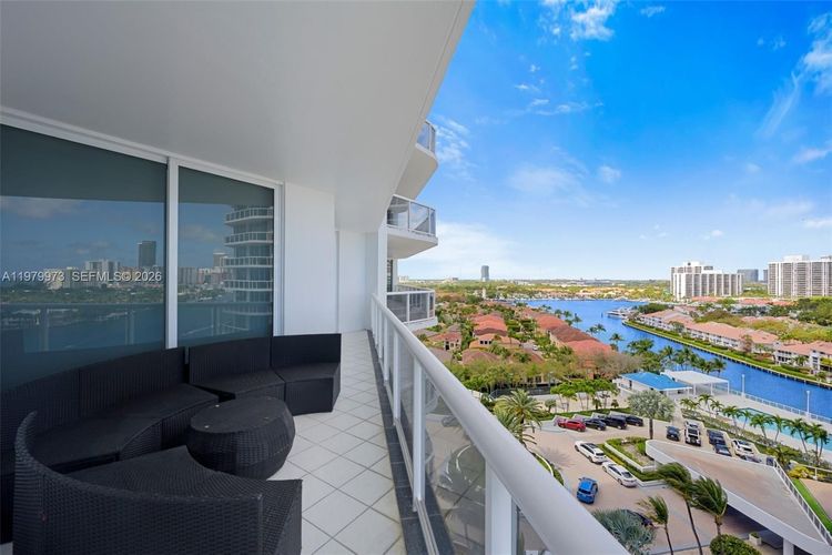 One Island Place #1101 image #29