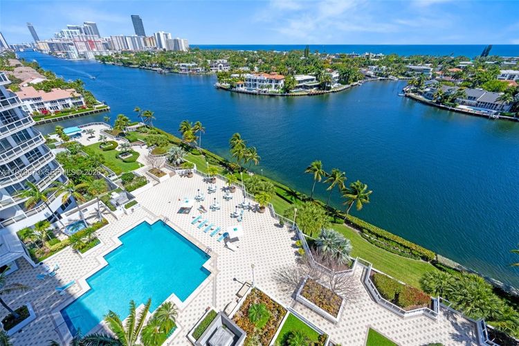 One Island Place #1101 image #31