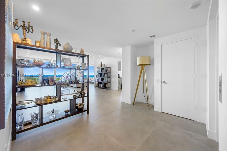 One Island Place #1101 image #6