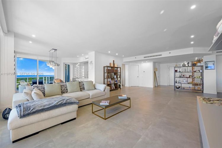 One Island Place #1101 image #9