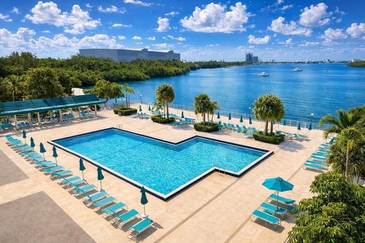 Arlen House East #1107 image #22