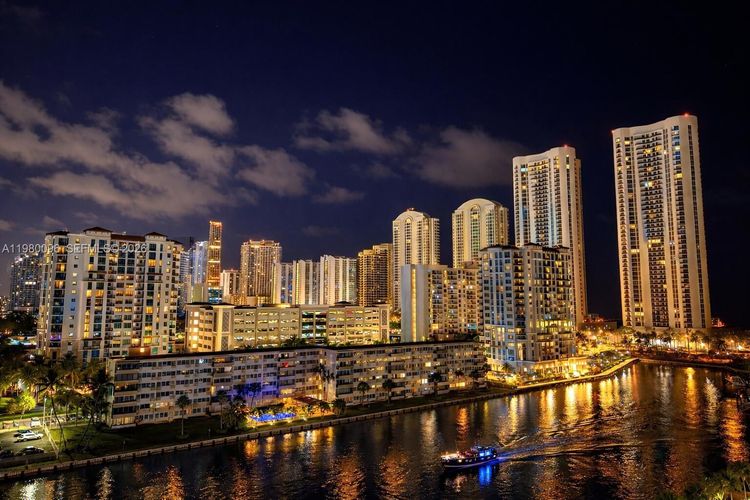 Arlen House East #1107 image #25