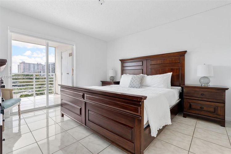 Le Frontenac #607 image #15