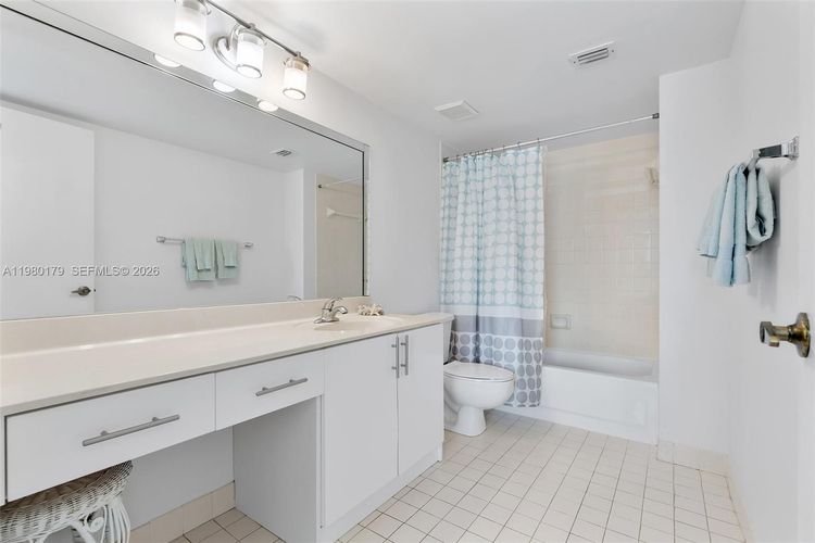 Le Frontenac #607 image #20