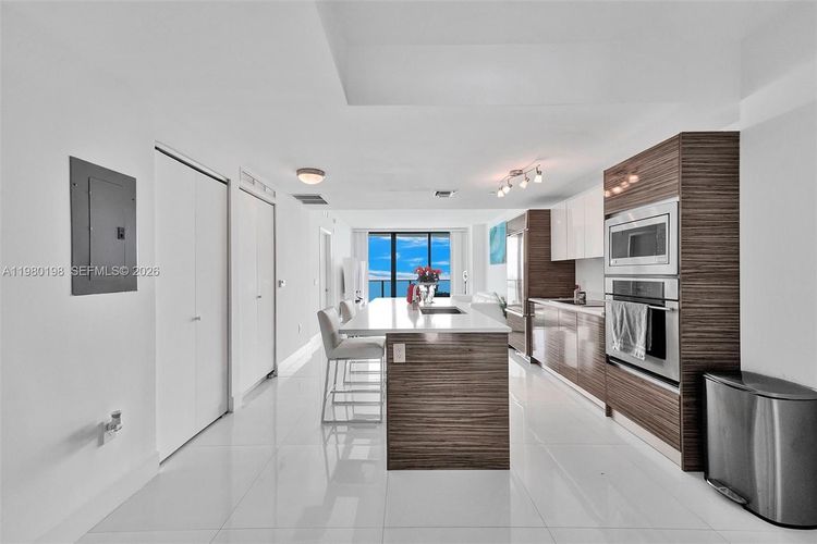 Icon Bay #3403 image #8