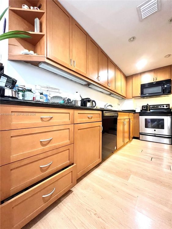 Island Pointe #7N image #34