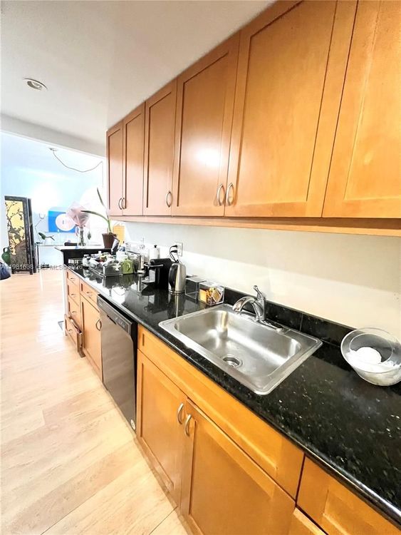 Island Pointe #7N image #37