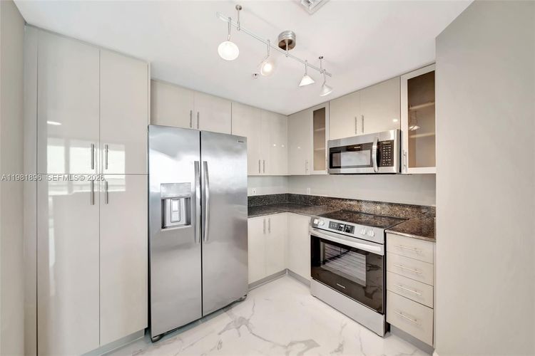 360 Condo #1001 image #15