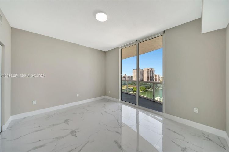 360 Condo #1001 image #17