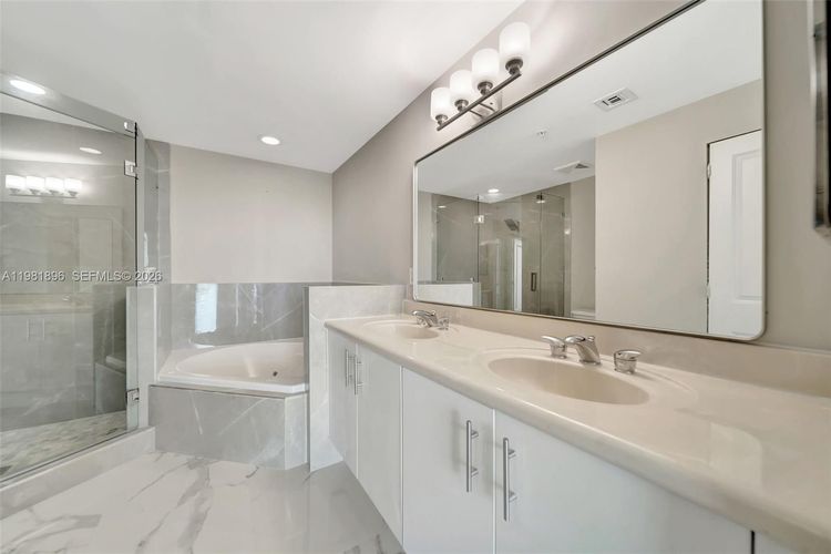 360 Condo #1001 image #20