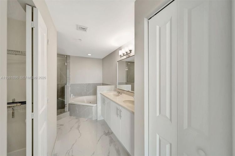 360 Condo #1001 image #22