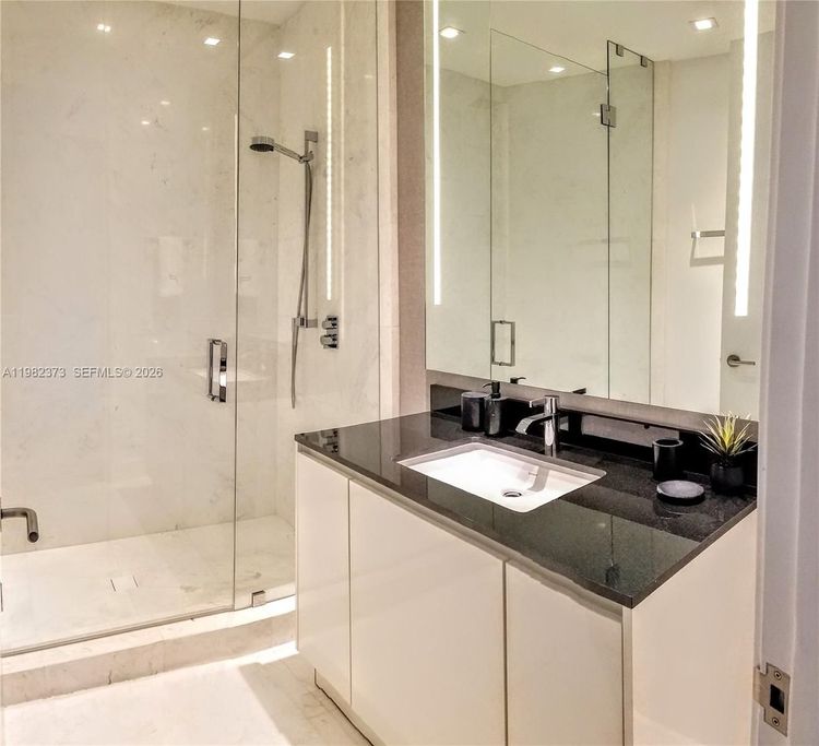 Porsche Design Tower #3005 image #39