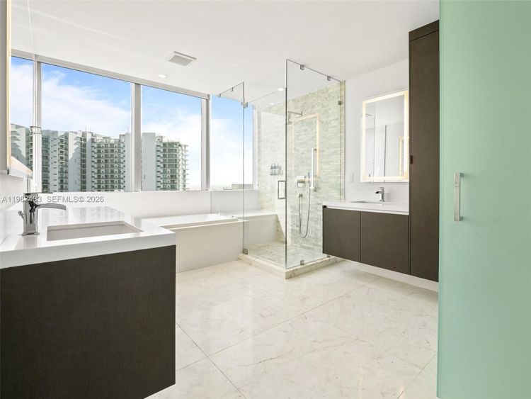 Paramount Miami Worldcenter #4801 image #16