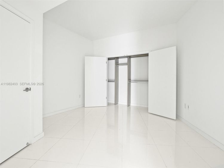 Paramount Miami Worldcenter #4801 image #21