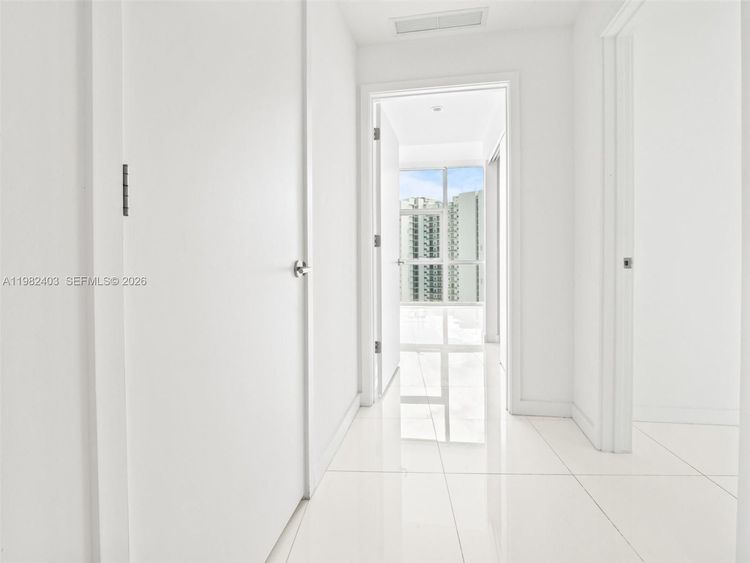 Paramount Miami Worldcenter #4801 image #30