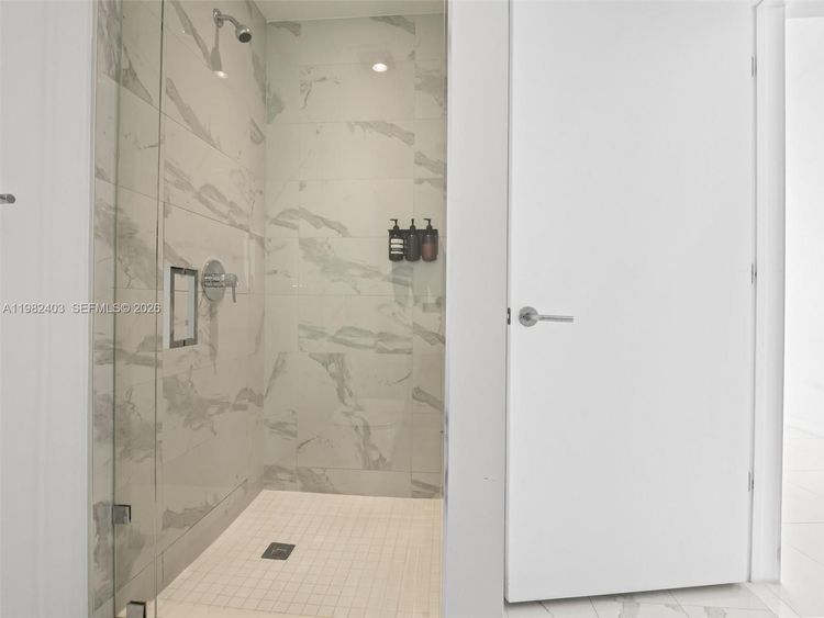 Paramount Miami Worldcenter #4801 image #32