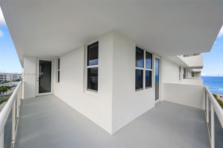 Sea Air Towers #924 image #17