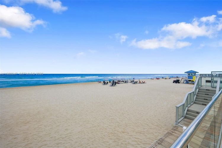 Sea Air Towers #924 image #20