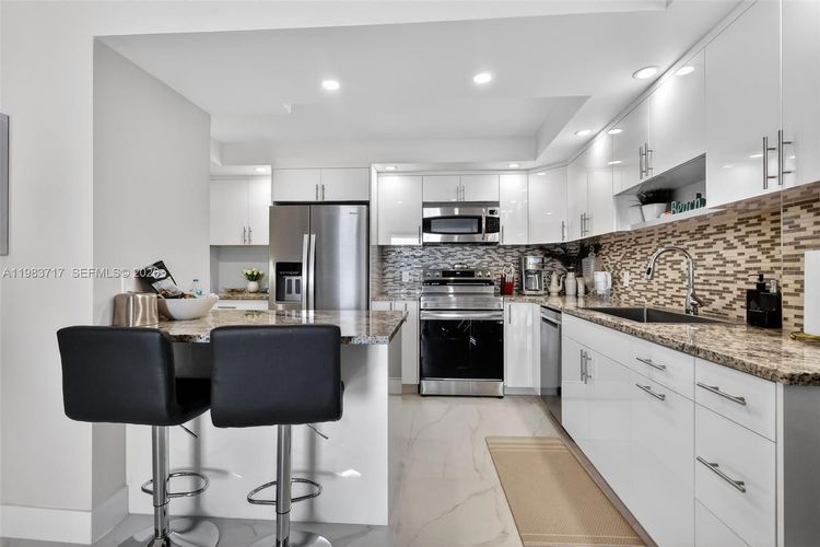 Trafalgar Towers #601 image #10