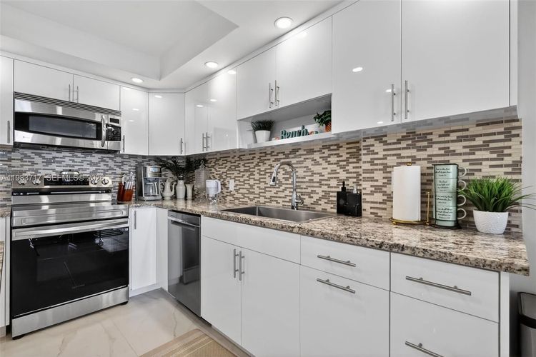 Trafalgar Towers #601 image #12