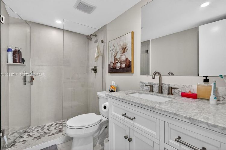 Trafalgar Towers #601 image #17