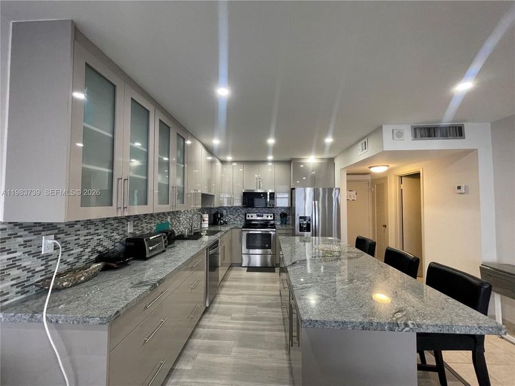 Sea Air Towers #911 image #6