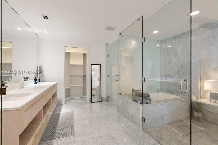 One Paraiso #1202 image #20