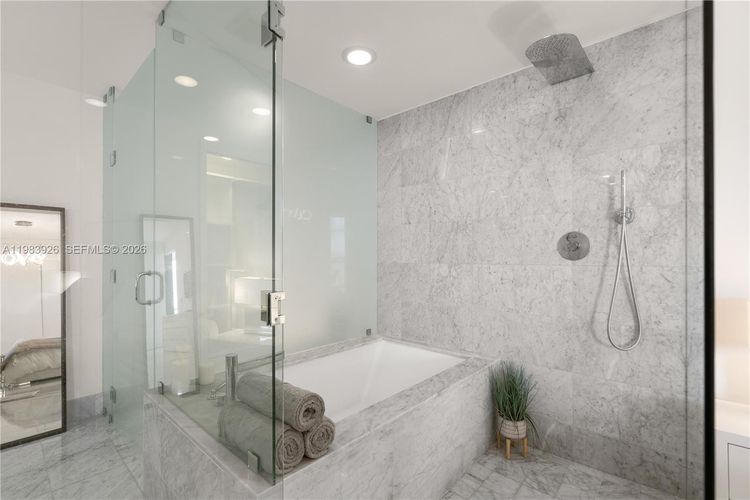 One Paraiso #1202 image #22