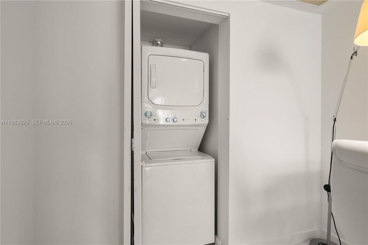 One Paraiso #1202 image #27