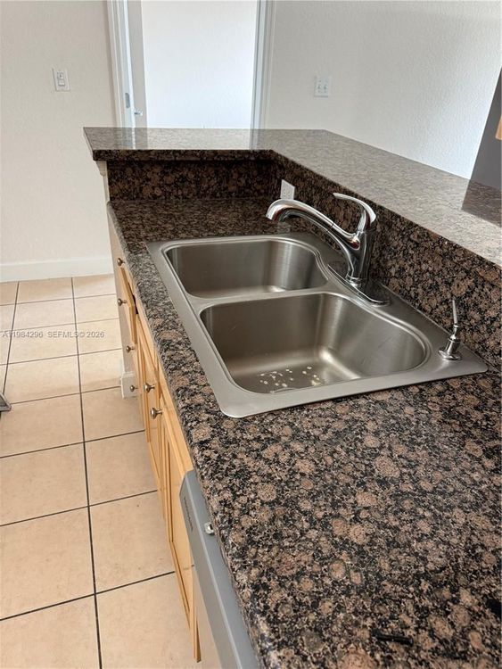 Valencia South Miami #531 image #9