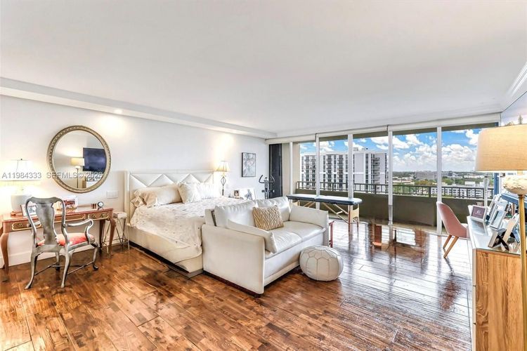 Jockey Club III #1258 image #31