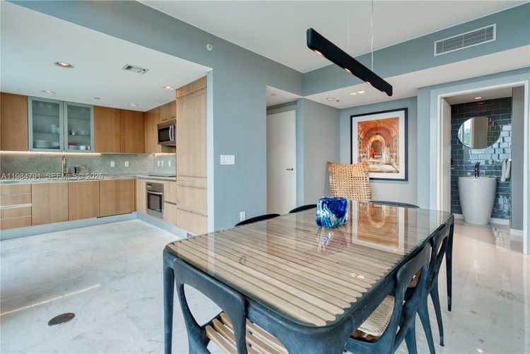 Grovenor House #1408 image #10