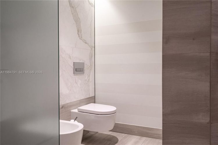 Grovenor House #1408 image #16